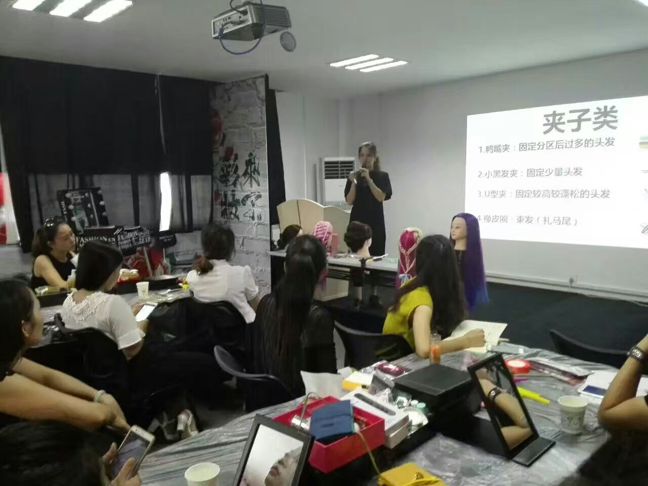 化妆品加盟什么牌子好 化妆品加盟店要多少钱 想开化妆品在哪里可以进货