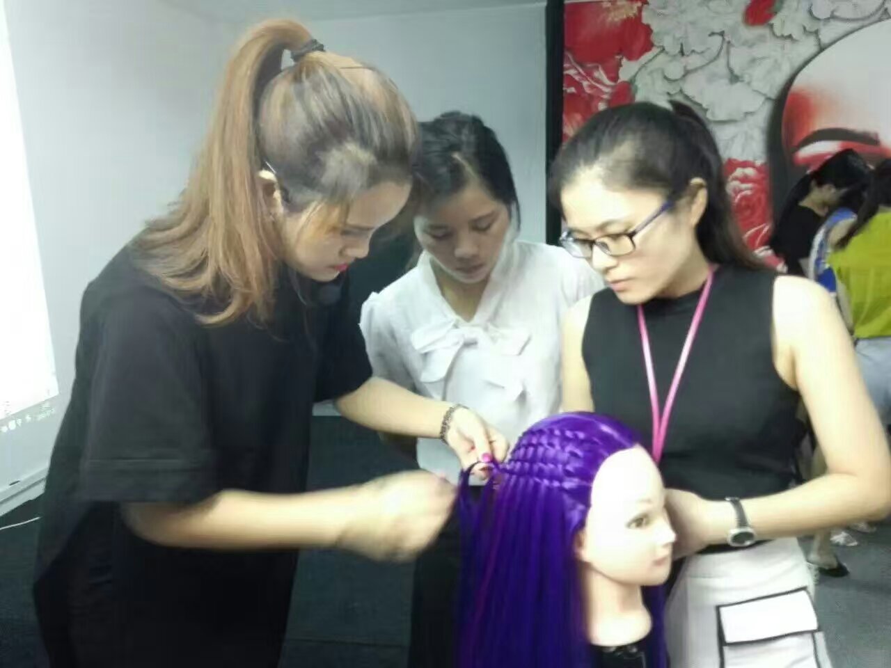 化妆品加盟什么牌子好 化妆品加盟店要多少钱 想开化妆品在哪里可以进货