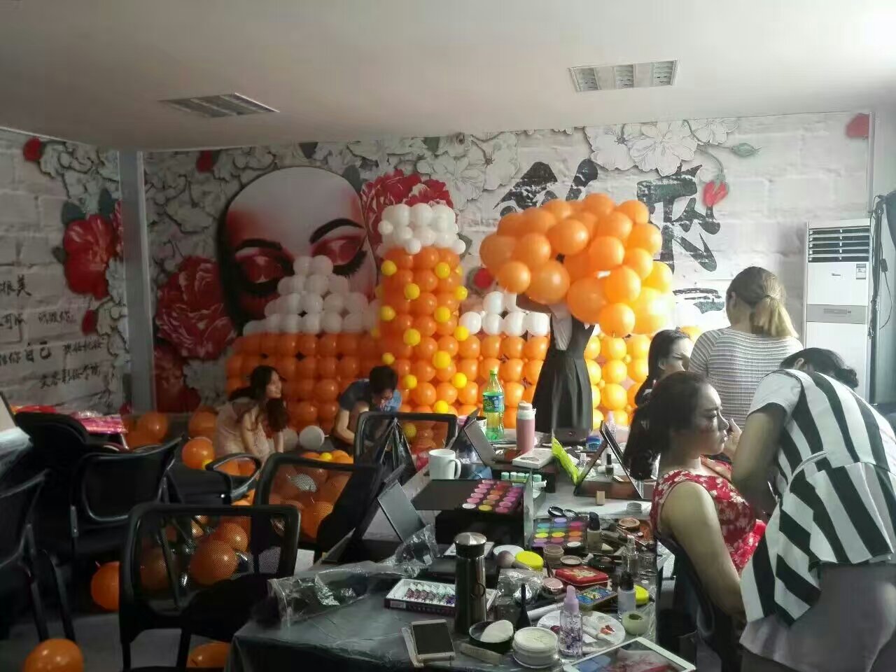 化妆品加盟什么牌子好 化妆品加盟店要多少钱 想开化妆品在哪里可以进货