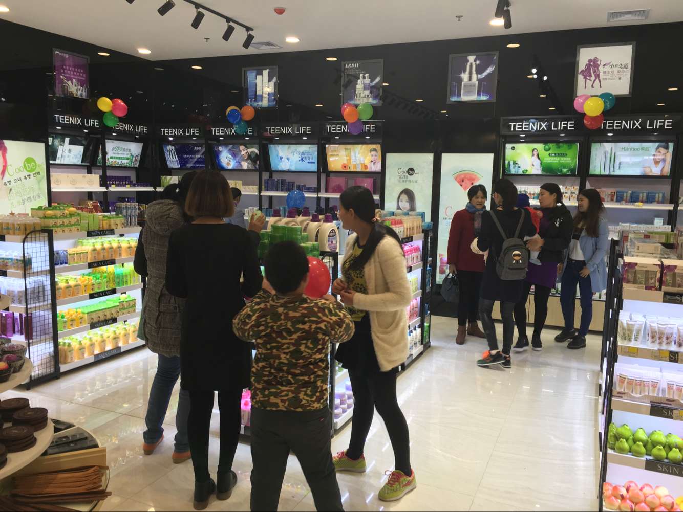 化妆品加盟小资生活怎么样 开化妆品店怎么选址 怎样加盟化妆品牌子